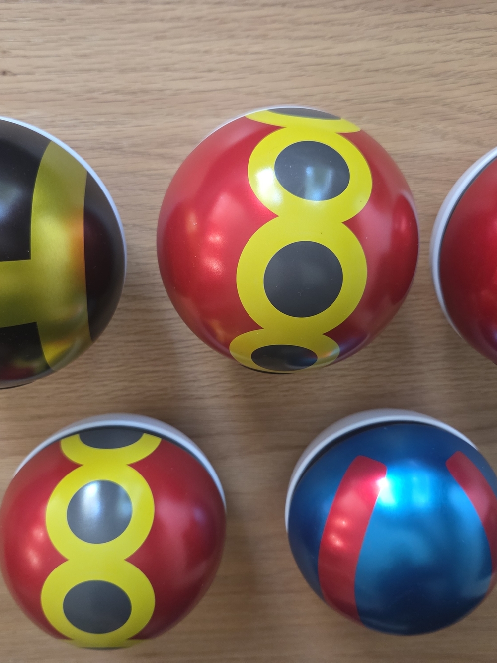 5 Empty Pokemon Pokeball Tins - Picture 2 of 3